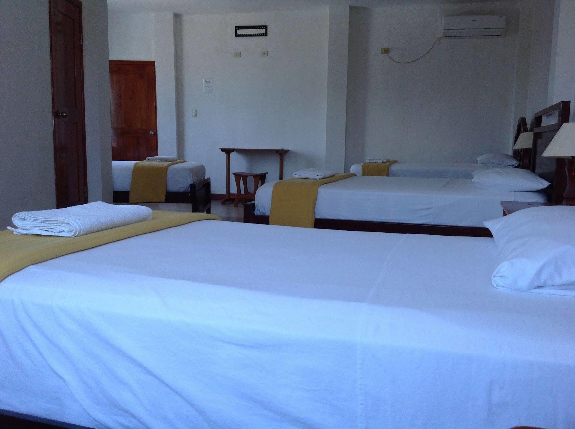 Gloria - Galapagos Inn بويرتو أيورا المظهر الخارجي الصورة