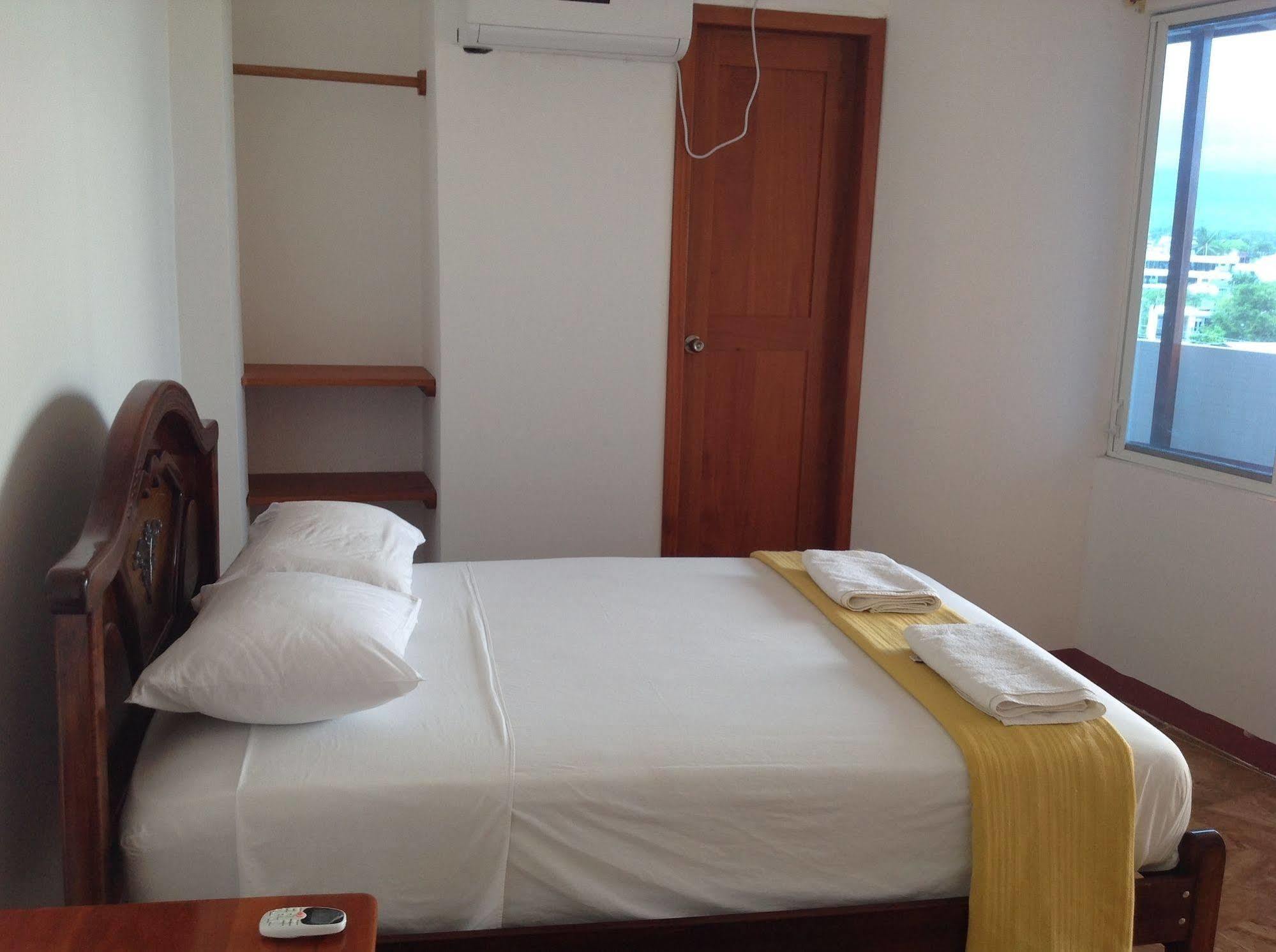 Gloria - Galapagos Inn بويرتو أيورا المظهر الخارجي الصورة