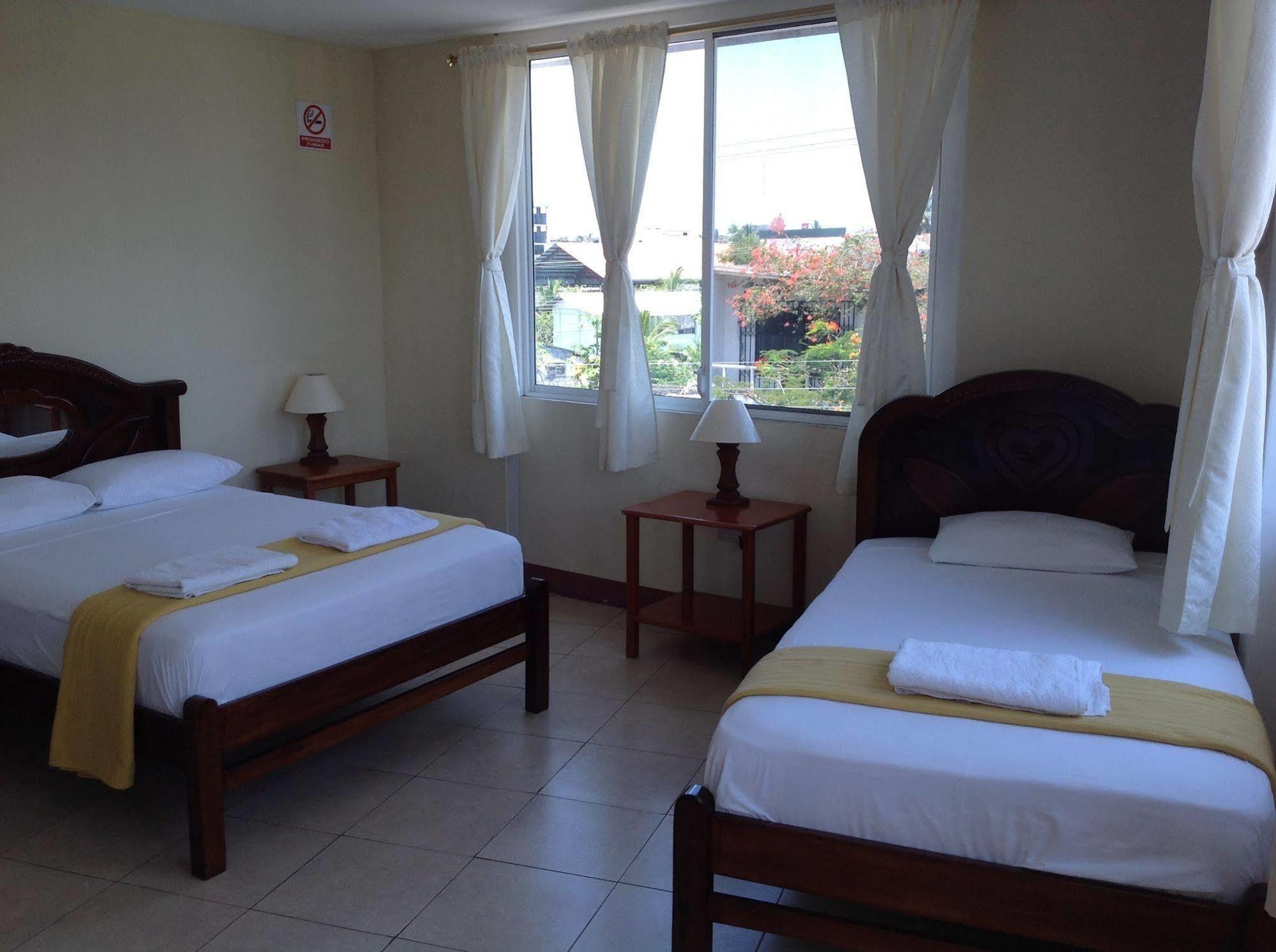 Gloria - Galapagos Inn بويرتو أيورا المظهر الخارجي الصورة