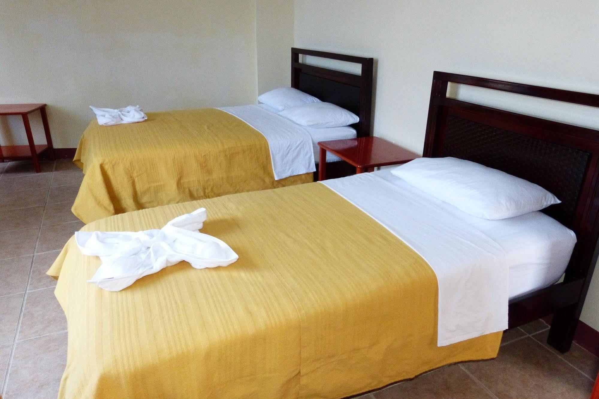 Gloria - Galapagos Inn بويرتو أيورا المظهر الخارجي الصورة