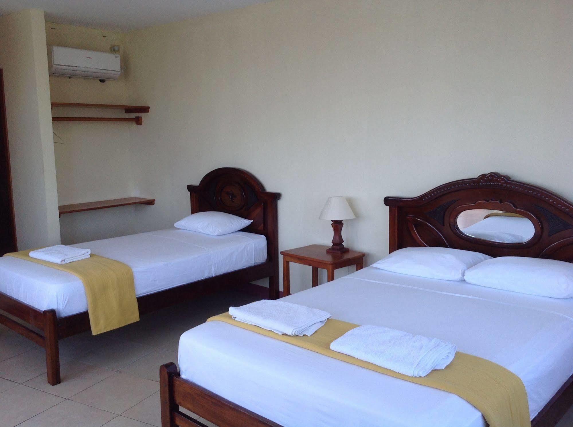 Gloria - Galapagos Inn بويرتو أيورا المظهر الخارجي الصورة